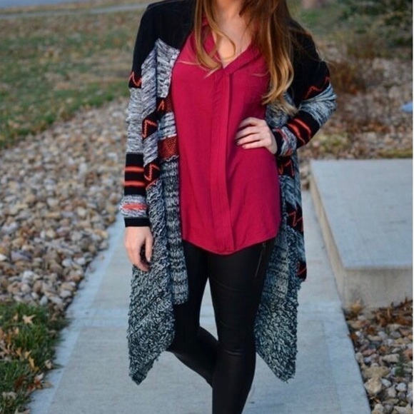 CARDIGAN. Red, black, and white S/M 🛍 - Picture 1 of 2
